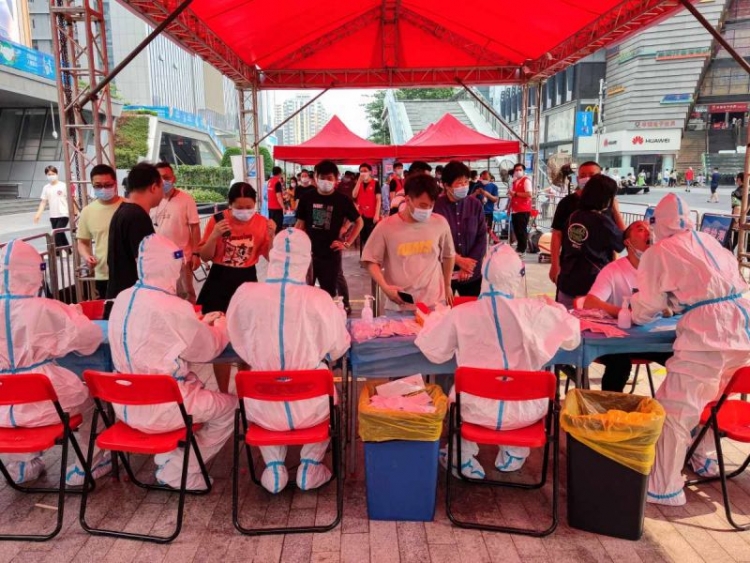 China reporta r&eacute;cord de contagios covid; confina ciudad de Shenzhen
