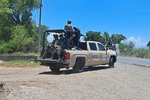 En persecución vuelca vehículo de la Guardia Nacional y deja seis lesionados en Culiacancito