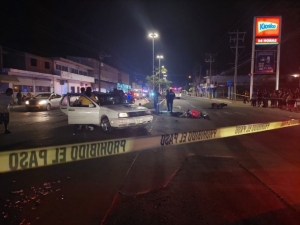 Muere un menor de 8 a&ntilde;os y dos j&oacute;venes en choque de moto contra veh&iacute;culo; lo m&aacute;s sangriento del fin de semana en Sinaloa