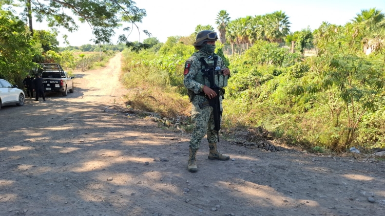 Asesinado y encintado del rostro localizan a un hombre en un ejido de Costa Rica, al Sur de Culiac&aacute;n