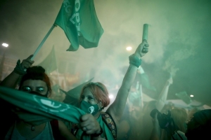 En decisi&oacute;n hist&oacute;rica, Argentina aprueba el aborto legal