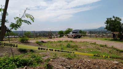 Encuentran a hombre asesinado y esposado en Culiac&aacute;n