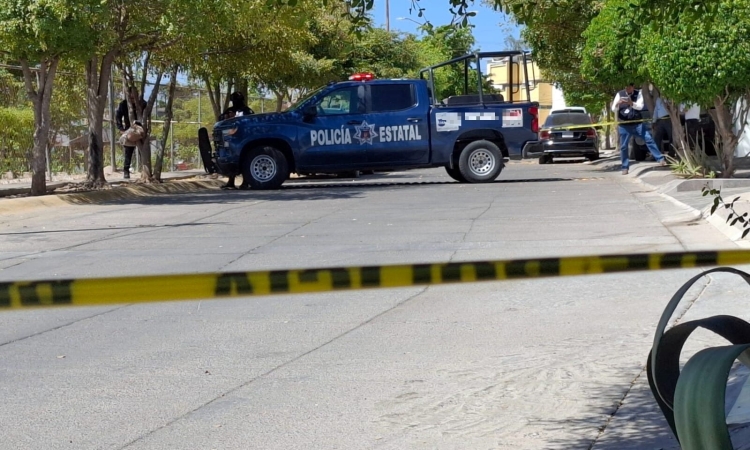 Encuentran a un hombre ejecutado en Colinas del Rey, en Culiac&aacute;n; ten&iacute;a la cara tapada y las manos amarradas