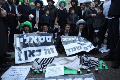 Judíos ultraortodoxos protestan contra su posible reclutamiento militar en Jerusalén, Israel