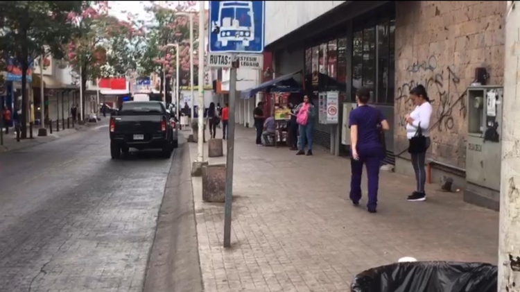 En Culiac&aacute;n, mujeres regresan a sus actividades luego del paro nacional.