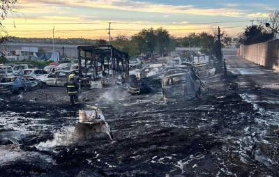 &iexcl;El conteo de los da&ntilde;os! Mega incendio arras&oacute; como 10 yonkes