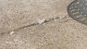 Piden soluci&oacute;n a fuga de agua en Prados del  Sol