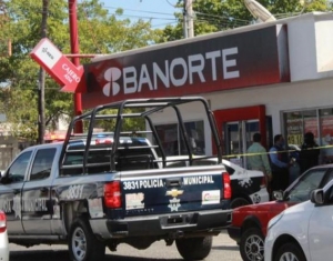 Asaltante despoja a una mujer de 50 mil pesos afuera de banco