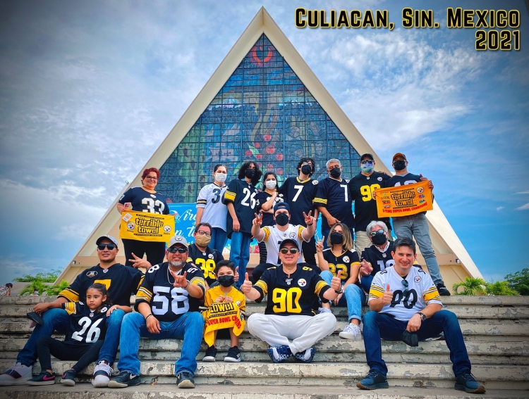 Se toman la foto oficial los Steelers Nation Sinaloa en la Lomita