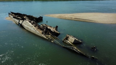 Sequ&iacute;a en Europa deja al descubierto piedras antiguas y barcos de la Segunda Guerra Mundial