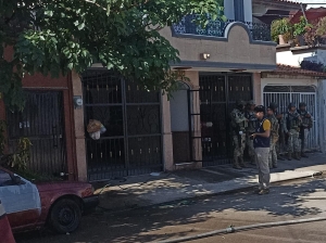 Militares rescatan a adulta mayor en incendio en Tierra Blanca, al Norte de Culiac&aacute;n