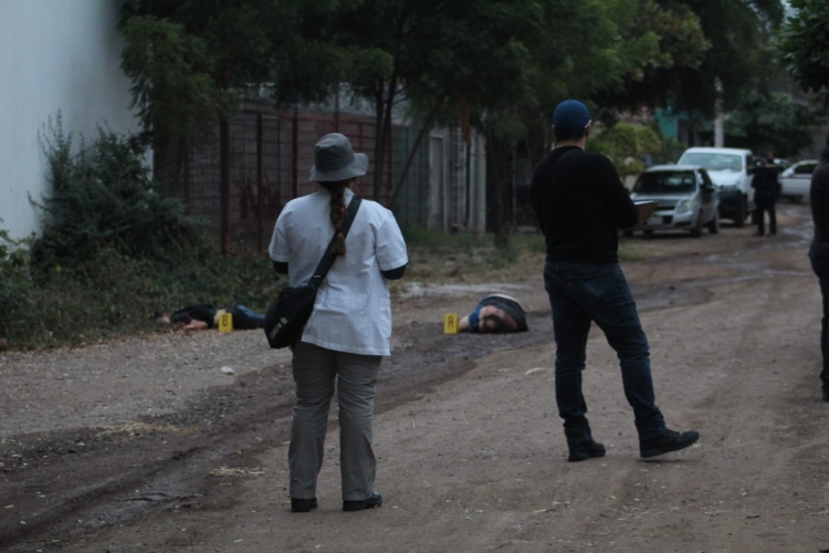 Asesinan y dejan a dos hombres en la colonia Miguel de la Madrid