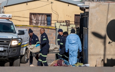 Deja 19 muertos tiroteo masivo en dos bares de Sud&aacute;frica