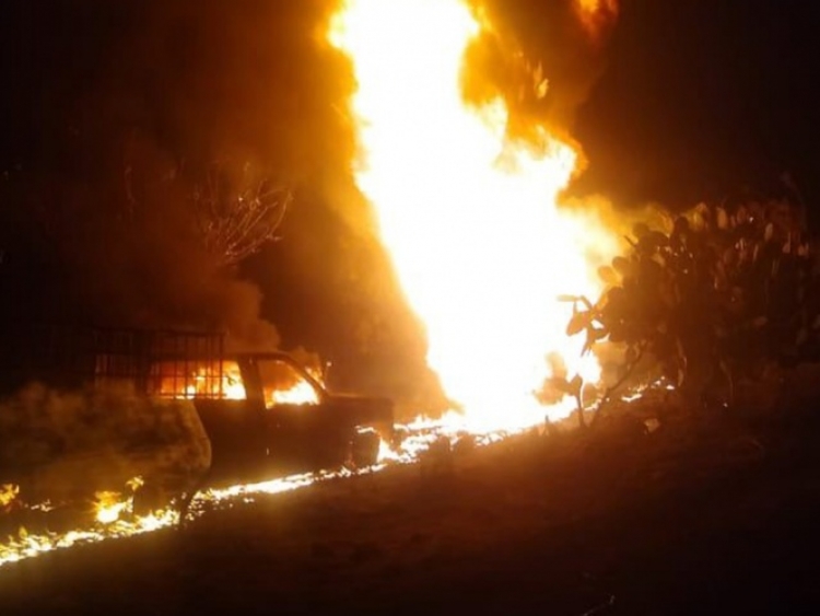 Arde toma clandestina en Hidalgo