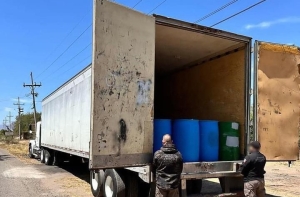 Confiscan precursores qu&iacute;micos para elaboraci&oacute;n de droga en caja de tractocami&oacute;n, en caseta de Costa Rica, en Culiac&aacute;n