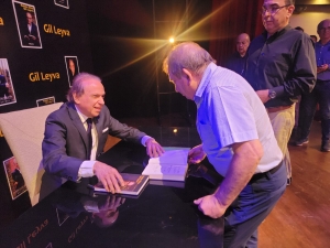 Presenta Gil Leyva trilog&iacute;a de libros con &oacute;pera