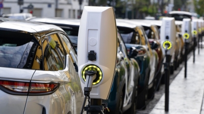 California &lsquo;jubila&rsquo; autom&oacute;viles nuevos a gasolina: proh&iacute;be su venta para 2035