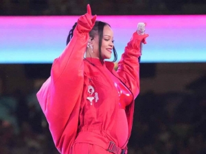 Rihanna est&aacute; embarazada de su segundo hijo; as&iacute; lo confirm&oacute; en el show de medio tiempo del Super Bowl LVII