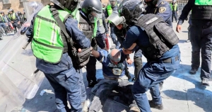 Suspende la CDMX a polic&iacute;as golpeadores de manifestantes y periodistas en marcha de la Generaci&oacute;n Z