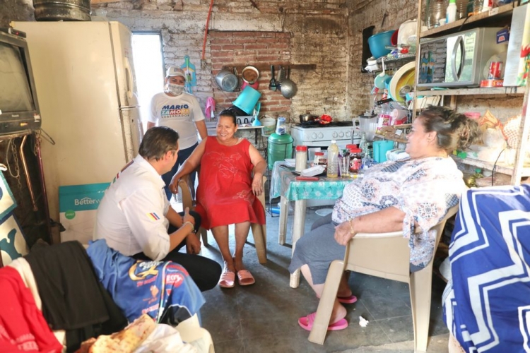 Candidato Mario Zamora dormirá con familia de la colonia Bicentenario