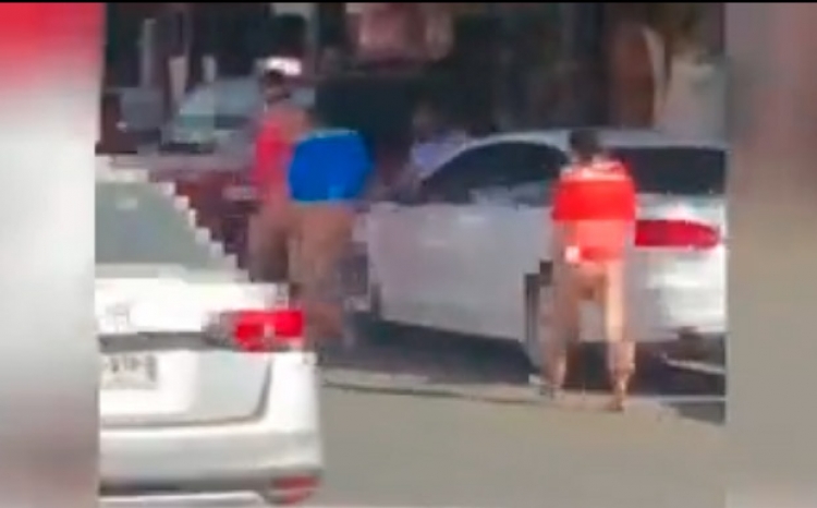Obligan a caminar desnudos a dos hombres y una mujer, en el centro de Guasave