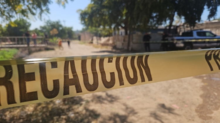 Encuentran un cuerpo humano quemado por completo en las Colonias Amistad y Siete Gotas, en Culiacán, a orillas de un arroyo