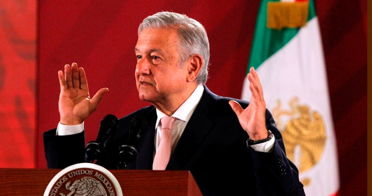 En campaña prometió que nadie saldría del país por necesidad, hoy Andrés Manuel López Obrador  llama “benditas” a las remesas que llegan desde Estados Unidos.