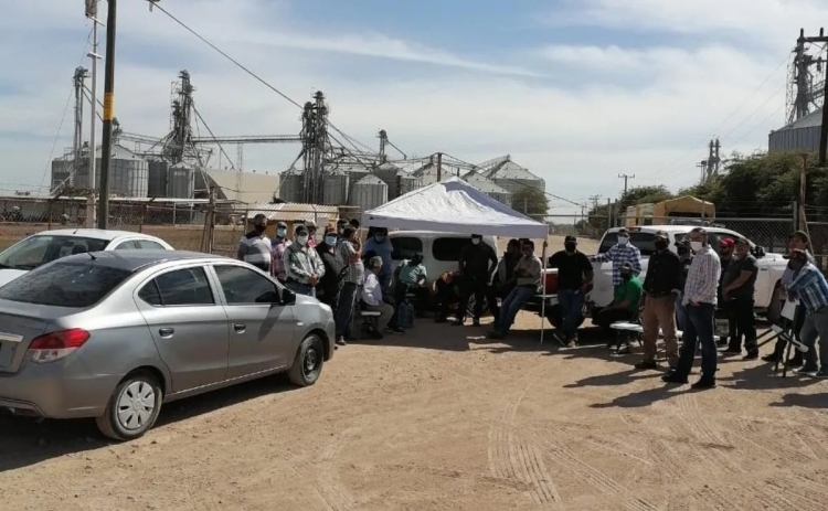 Transportistas toman centro de acopio de Multigrano