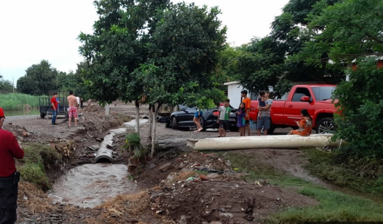 Lleva DIF ayuda a familias de Guasave, Ahome y El Fuerte damnificadas por las lluvias