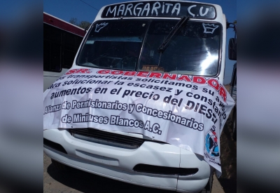 Con protesta silenciosa, transportistas piden al gobernador intervenga ante escasez y carest&iacute;a del diesel
