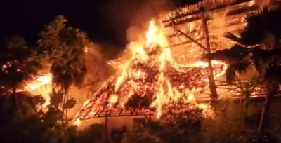 Incendio consume palapas y hoteles en Holbox, Quintana Roo