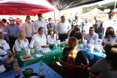 M&aacute;s de 3 mil familias de comerciantes de Los Huizaches se comprometen con Mario Zamora