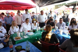 M&aacute;s de 3 mil familias de comerciantes de Los Huizaches se comprometen con Mario Zamora