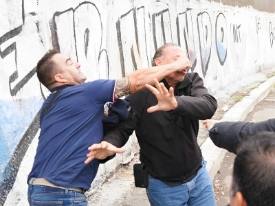 Dan pu&ntilde;etazo al Ministro de Seguridad de Buenos Aires en protesta