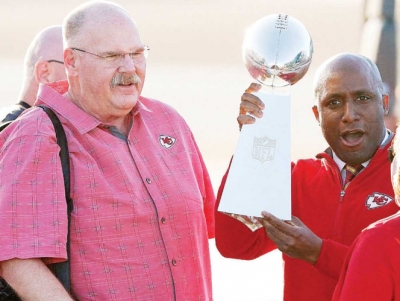 Andy Reid volver&aacute; una temporada m&aacute;s con los 'Jefes' de Kansas City