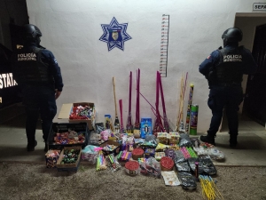 Polic&iacute;a Municipal asegura m&aacute;s de 50 kilogramos de pirotecnia en Elota