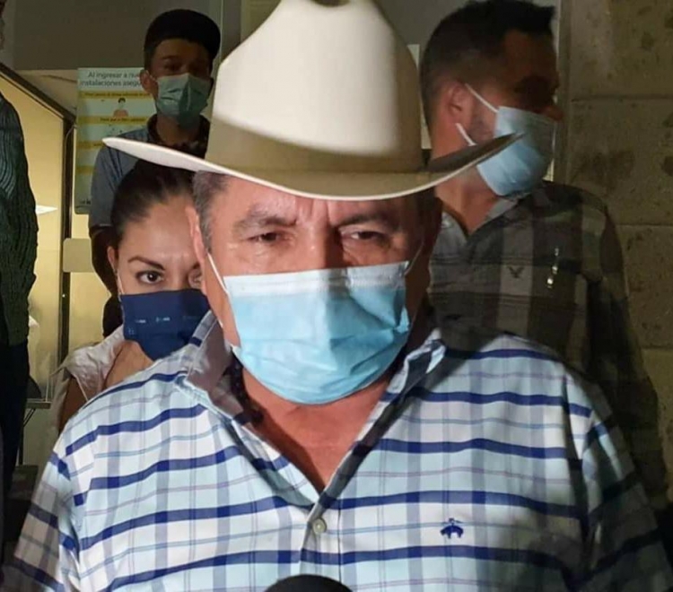 Se registra Faustino Hernández ante el IEES; va por la alcaldía de Culiacán