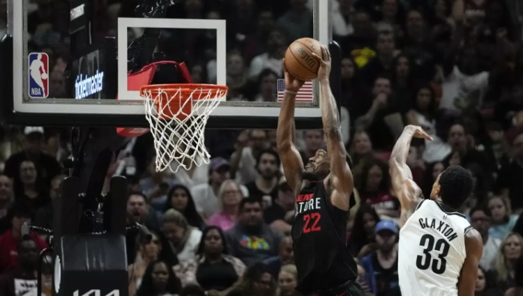 Con 36 puntos de Butler, Heat se impone 122-115 a Nets e hila séptimo triunfo