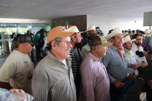 Productores agr&iacute;colas liberar&aacute;n el Aeropuerto esta ma&ntilde;ana