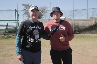 Se comprometi&oacute; QOC reconstruir el campo donde inici&oacute; Julio Ur&iacute;as su carrera