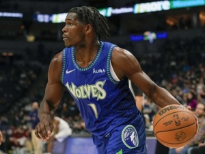 Estrella de la NBA Anthony Edwards es multado por comentarios hom&oacute;fobos