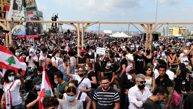 Manifestantes claman venganza en Beirut ante la explosión, piden colgar a dirigentes