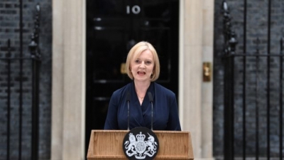 Primera ministra brit&aacute;nica tuvo que adoptar medidas urgentes para hacer crecer econom&iacute;a