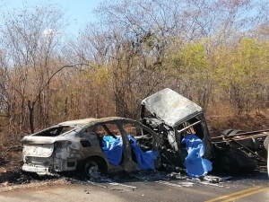 Fuerte choque entre carro y pipa en Sanalona deja como saldo una persona calcinada