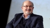 El Escritor Salman Rushdie, atacado sobre el escenario durante un acto en EU