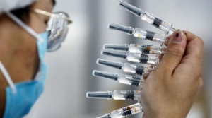 En Alemania recomiendan no aplicar vacuna de AstraZeneca a mayores de 65