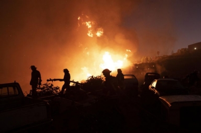 Incendio forestal en Chile arrasa con 400 casas y deja un saldo de dos personas muertas