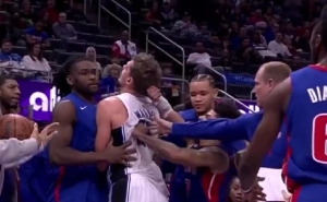 Batalla campal en el partido Orlando Magic vs Detroit Pistons; hay un jugador noqueado