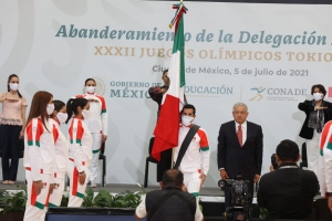 Abanderan a la delegaci&oacute;n ol&iacute;mpica de Tokio