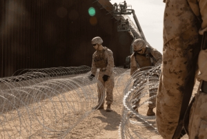 Estados Unidos despliega el mayor alambre C en su historia en la frontera sur